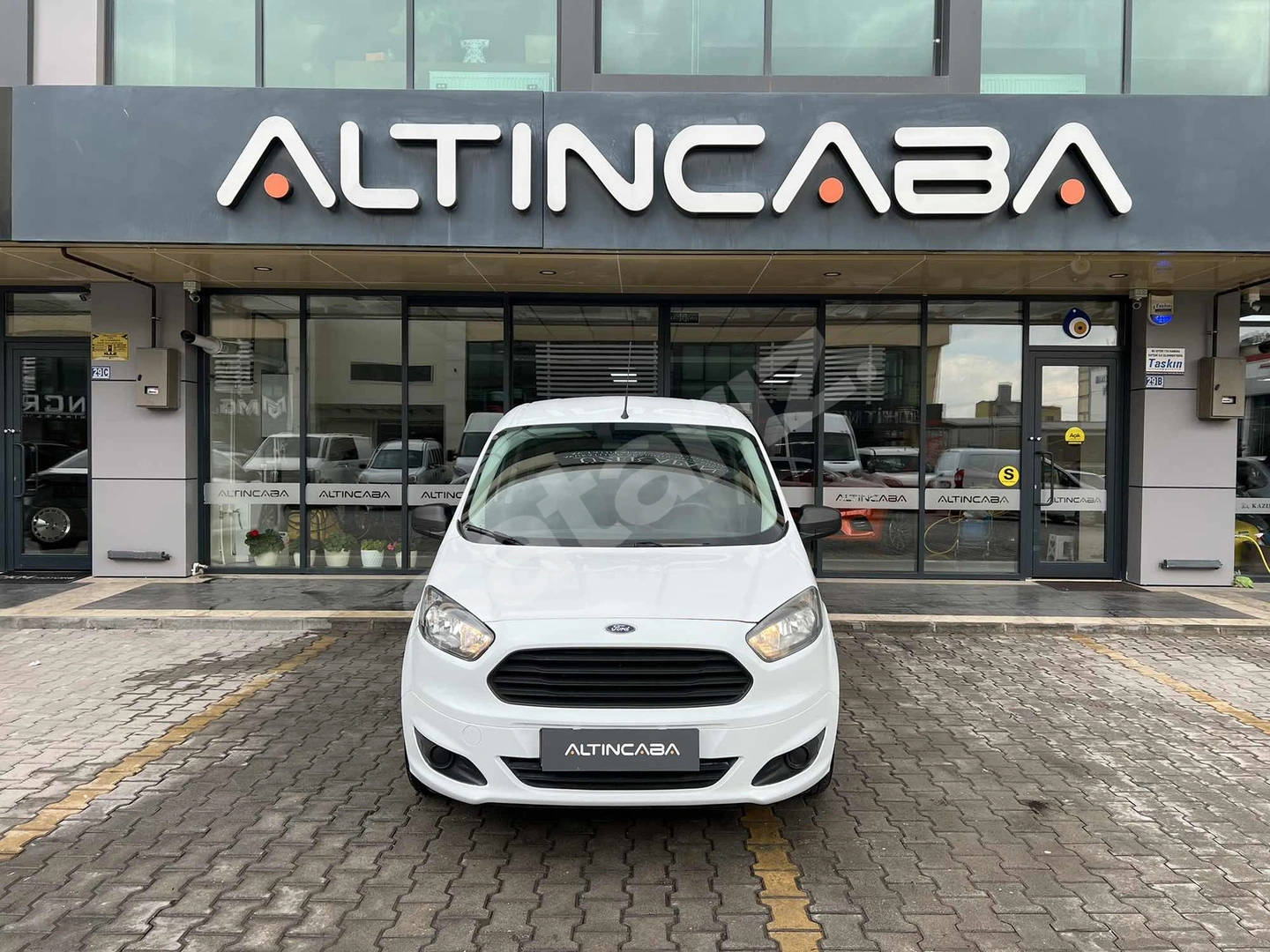 ALTINCABA'DAN 2017 FORD TOURNEO COURİER 1.5 TDCİ TREND 210.000KM