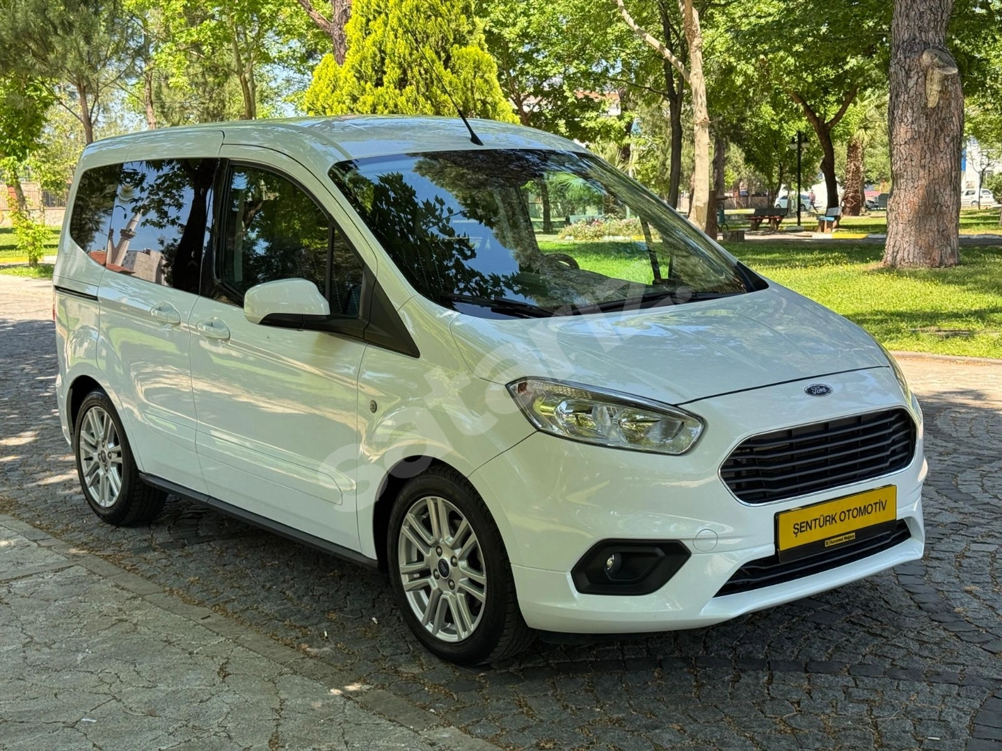 ŞENTÜRK'TEN 2023 OTOMOBİL COURİER TİTANİUM CAMLI VAN 30DK KREDİ