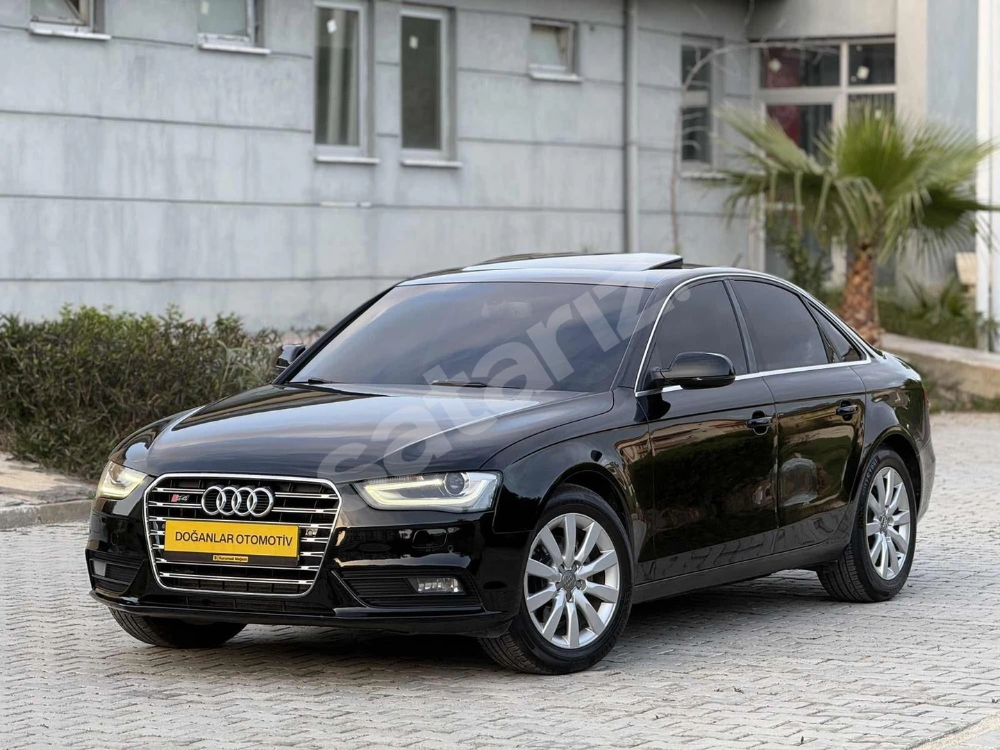 DOĞANLAR'DAN 2015 AUDİ A4 LİMOUSİNE-NAVİ-3KOL-F1-BEJ DERİ-177'HP