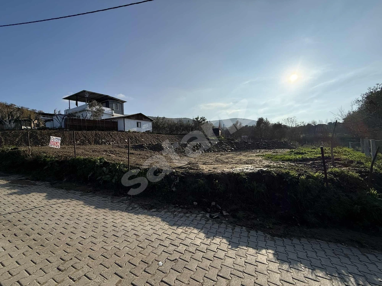 PEK EMLAKTAN 634 m2 SATILIK İMARLI ALACALIDA ARSA