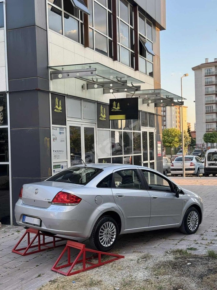 Uygun otomotivden Mükemmel temizlikte Fiat Linea...