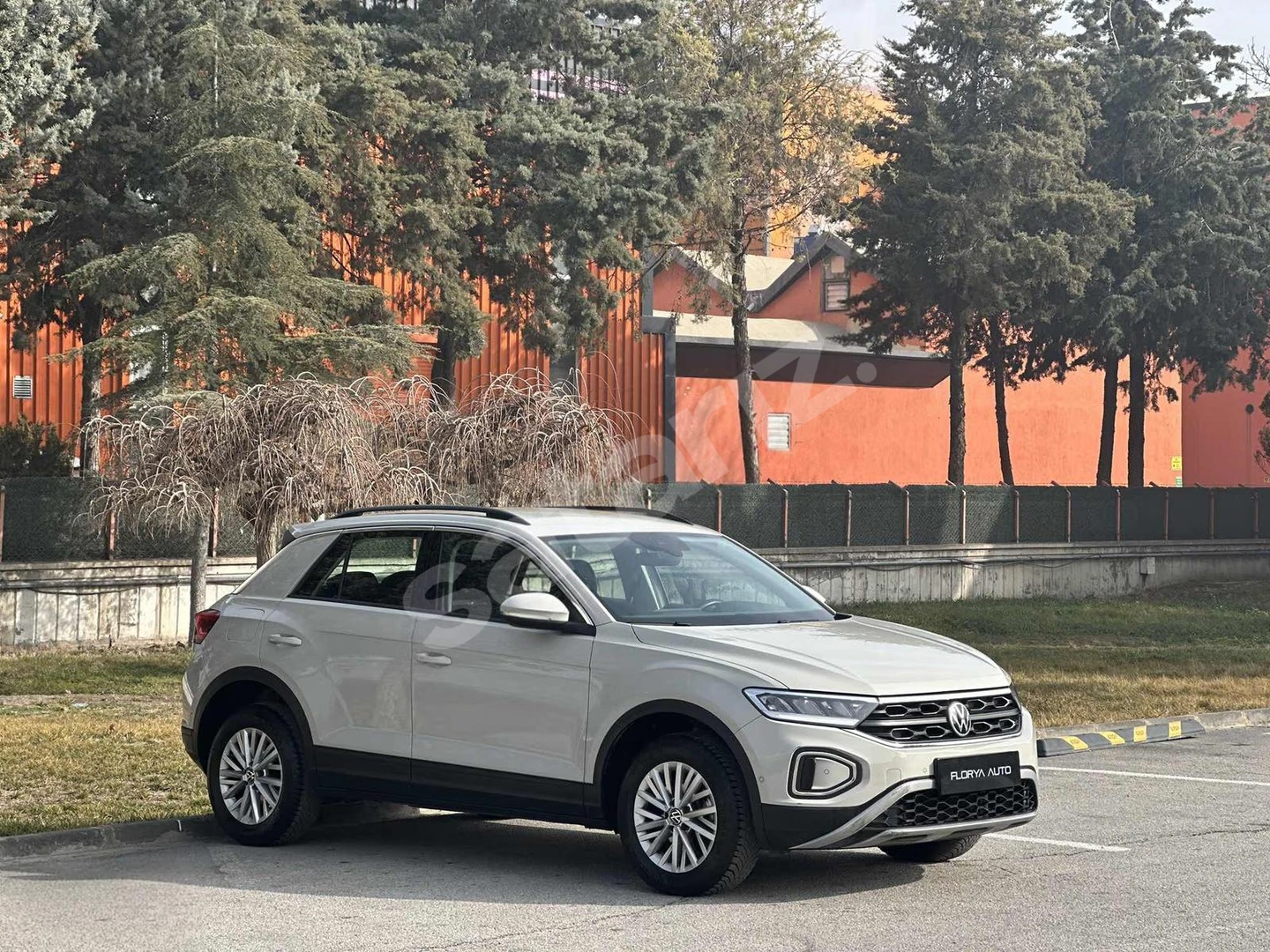 BOYASIZ 2023 VW T-Roc 1.5 TSI Life DSG YetkiliServ 16.0KM %20KDV