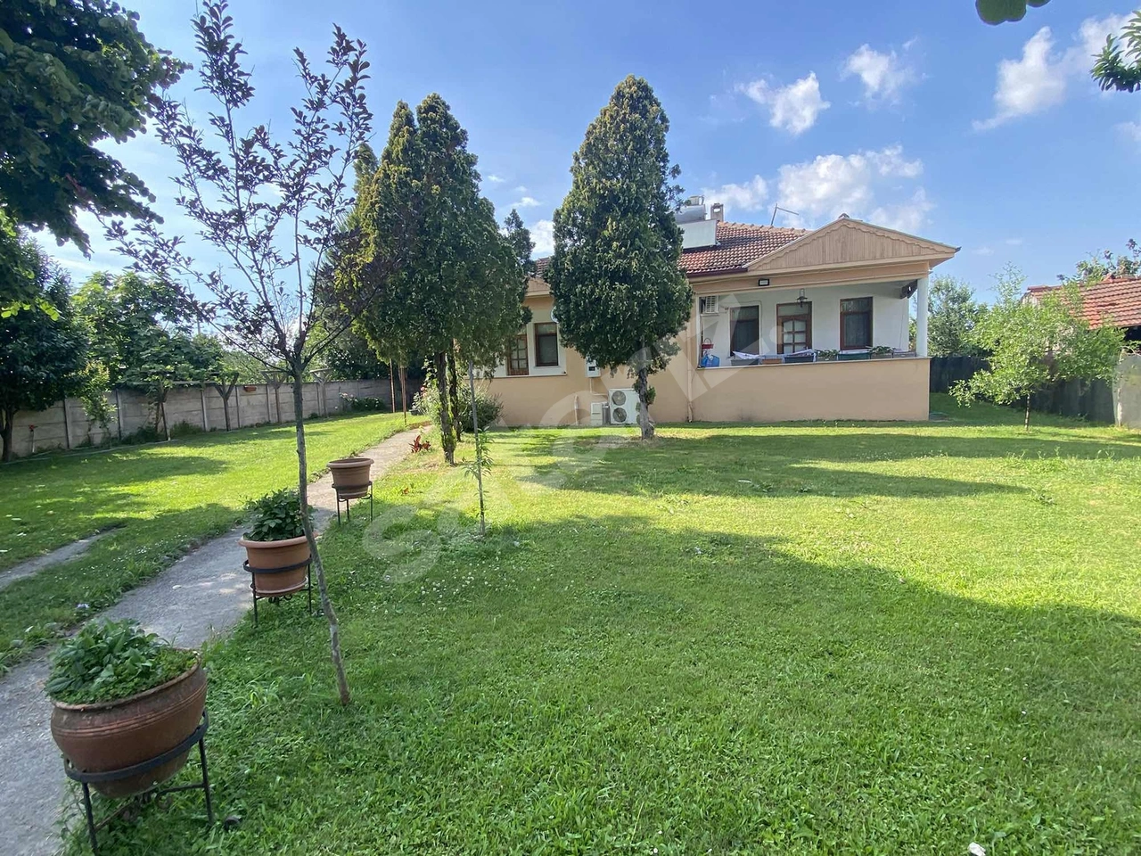 MEGAKENT EMLAK'TAN ERENLER'DE 1900m² ARSA İÇERİSİNDE 4+1 VİLLA