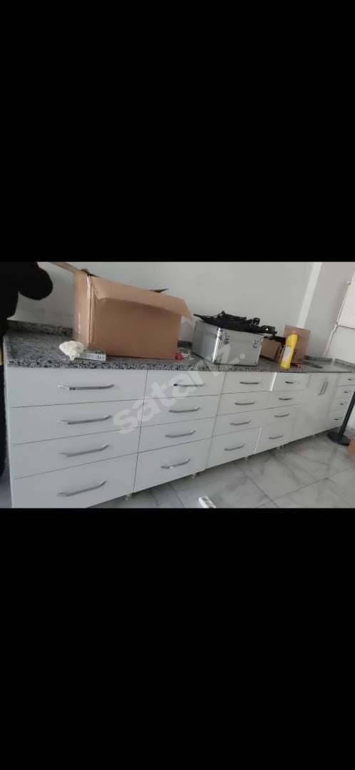 7 Mt Mutfak Dolabi Ve Dezgah  Yeni Az Kulanmiş 1 Yillik