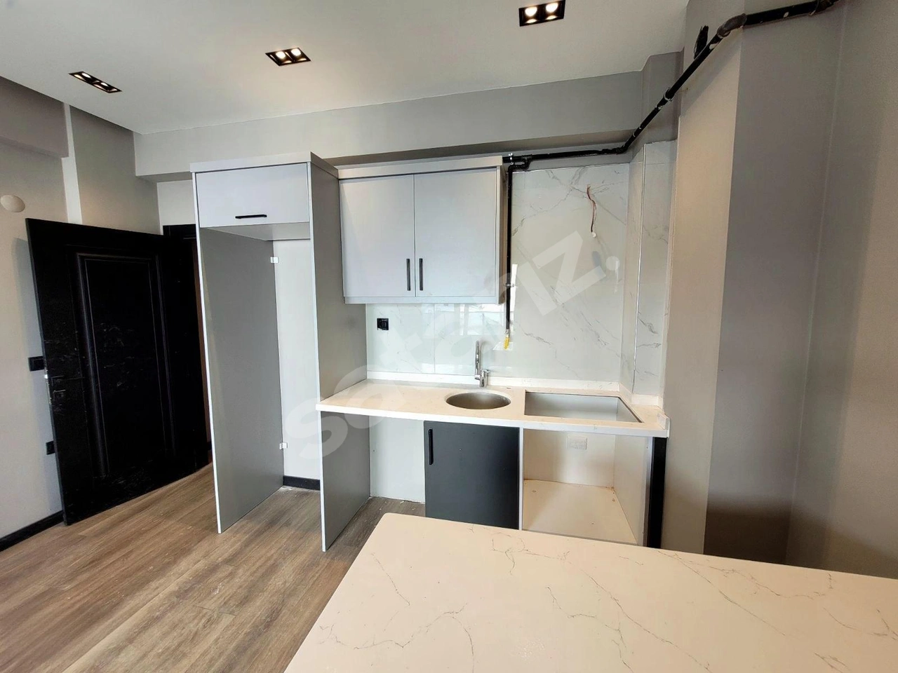 REMAX EROL ÜNLÜDEN ATAKENTTE SATILIK 1+1 DAİRE