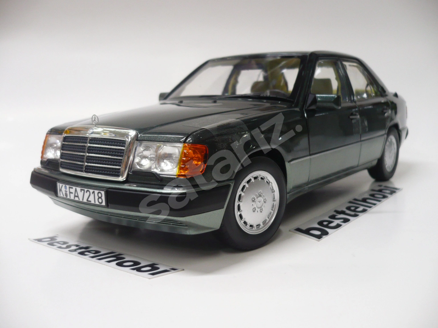 MERCEDES 230E W124 NIGHT GREEN METALLIC bestelhobi
