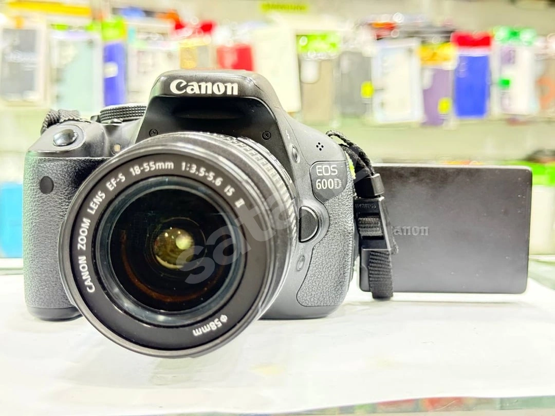 Canon EOS 650D + 18-55mm Lens