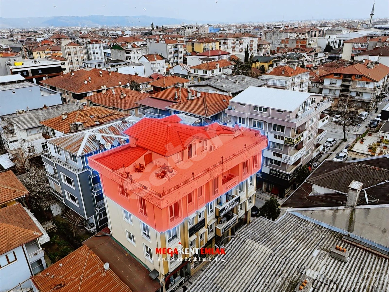 ADAPAZARI'NDA TERASLI DUBLEKS TİCARİ ALANDA YATIRIMLIK FIRSAT