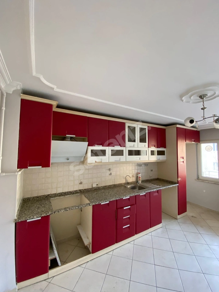 YENİ MAHALLE 3+1 150M2 5 KATLI 1 KATI ARAKAT ÖNÜ AÇIK FULL