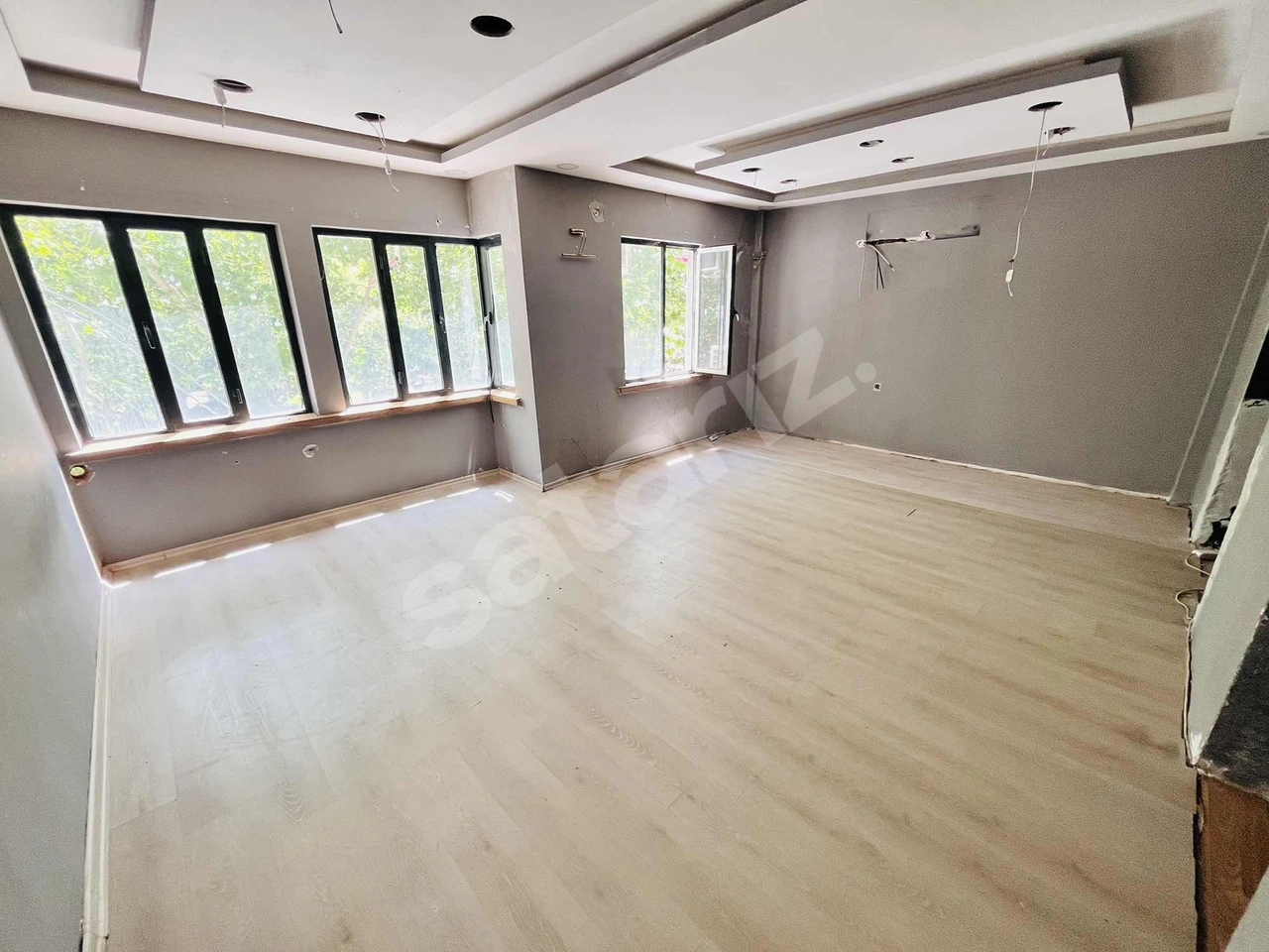Manisa 8 Havuzu Meydanı Cadde Üzeri Arakat Kiralık Ofis