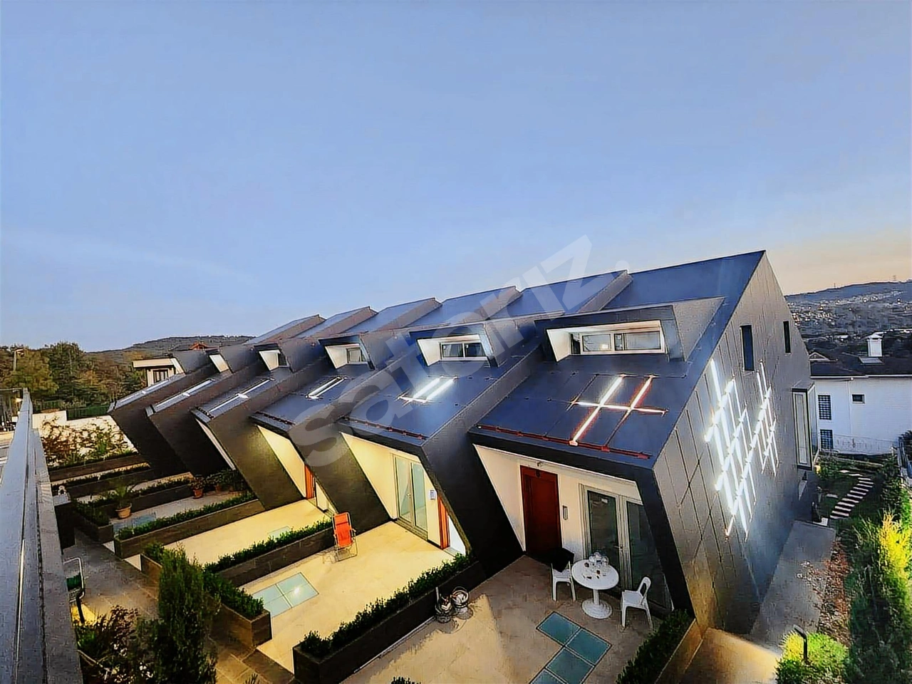 *RW PERFECT*USKUMRUKÖY'DE KİRALIK 230 m2 3+1 TERASLI TRİPLEKS