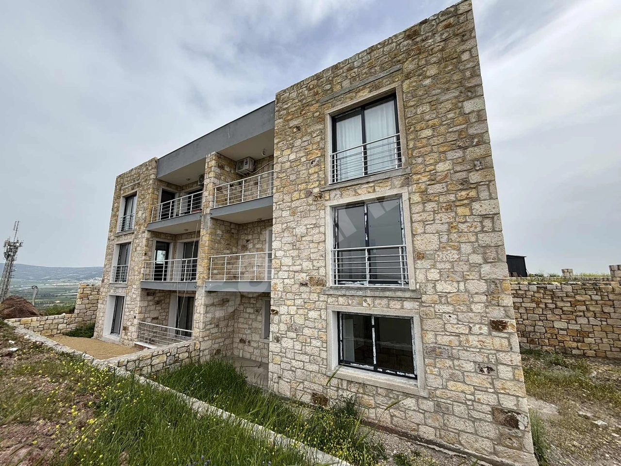 Foça Bağarasında 186 m² Dubleks Bahçeli Daire | Deniz & Doğa