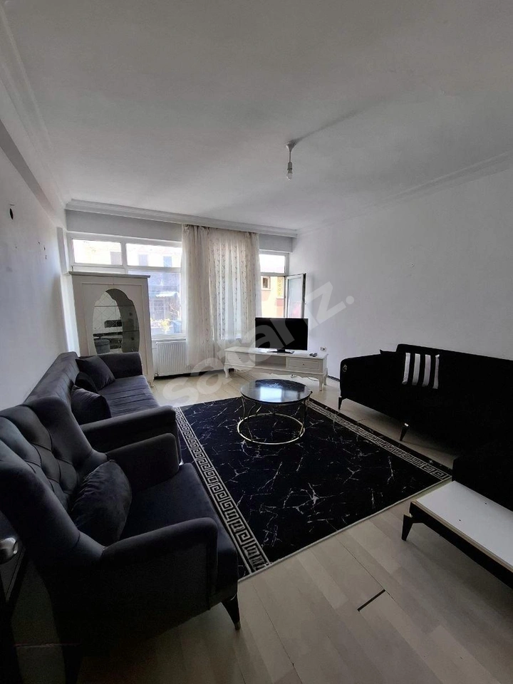 Çiftlik Caddesi Üzerinde Söyler Apt. 3+1