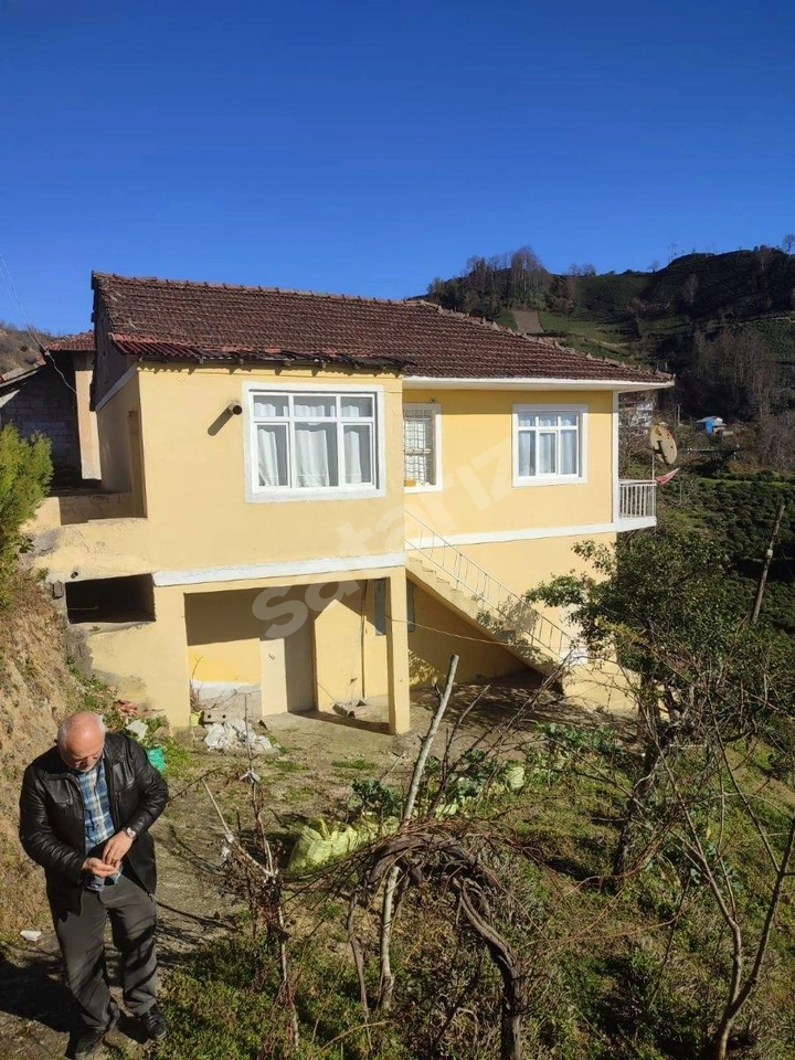 NAZAREMLAK YENİ SELİMİYE KÖYÜNDE EVİYLE BERABER 3 DÖNÜM ÇAYLIK
