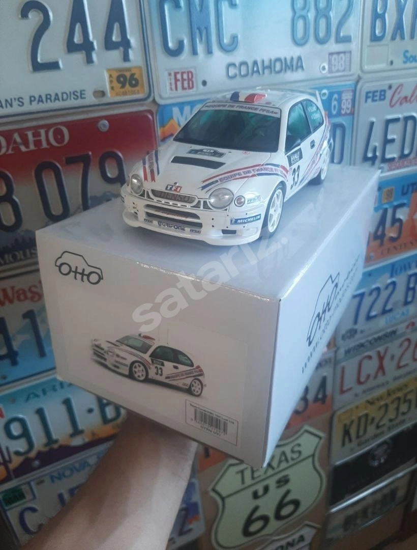 1:18 OTTO - 2000 Toyota Corolla WRC Tour de Corse (S. Loeb)