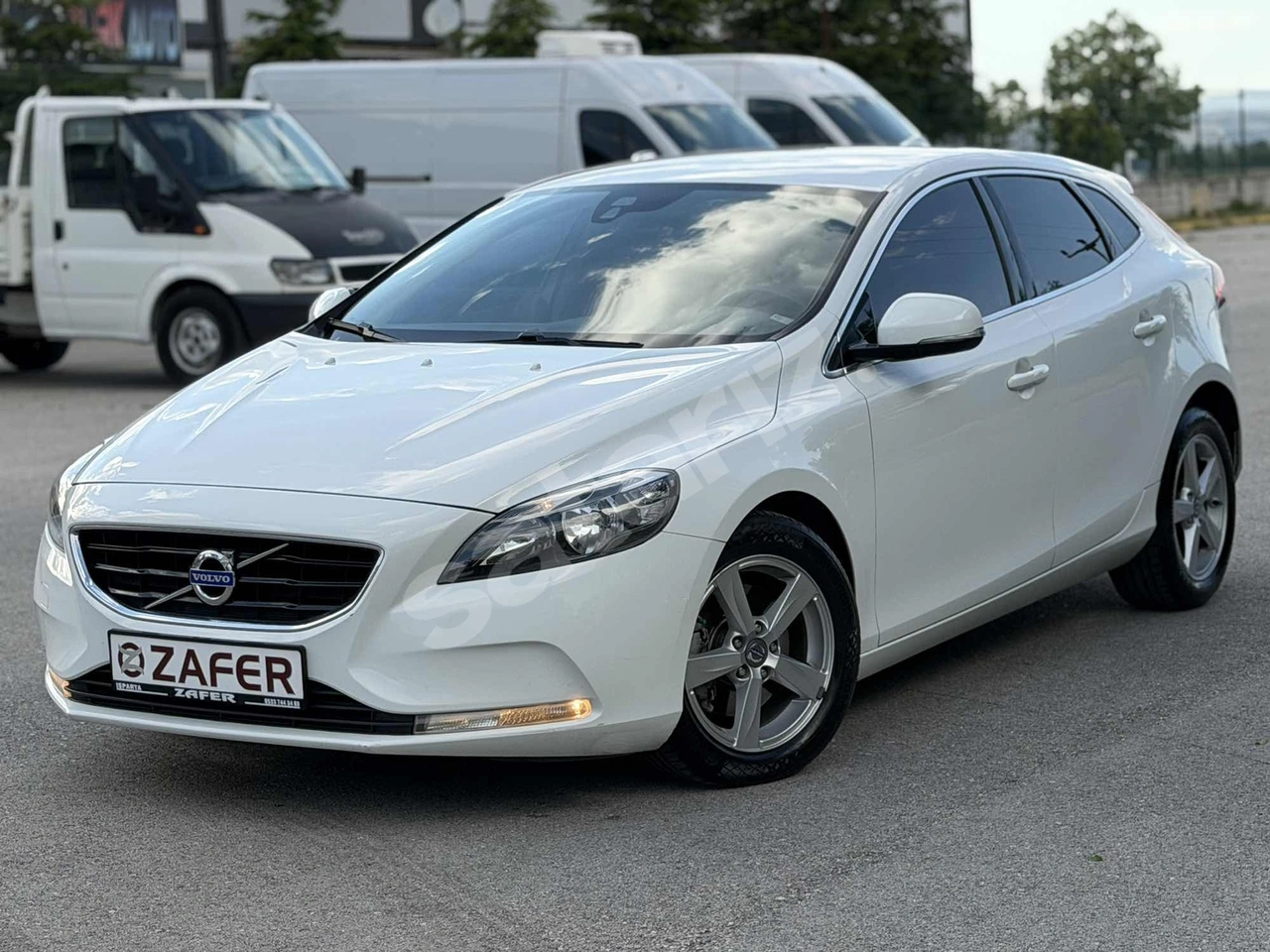 ZAFERDEN 2014 VOLVO V40 1.6D PREMİUM EKSTRA HAYALET İÇİ BEJ