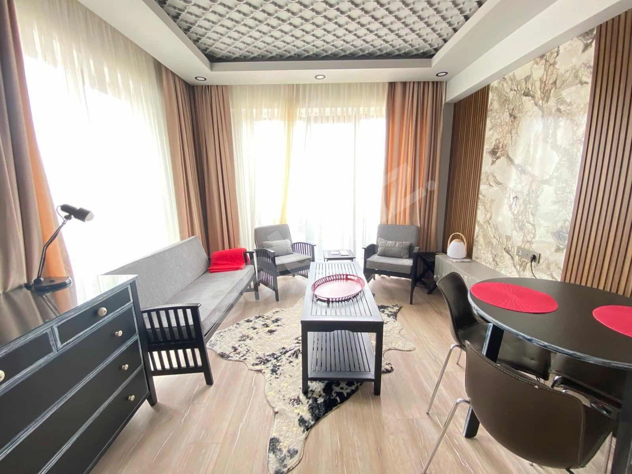 Alaçatıdan İncekte Ara Katta Eşyalı Kiralık 2+1