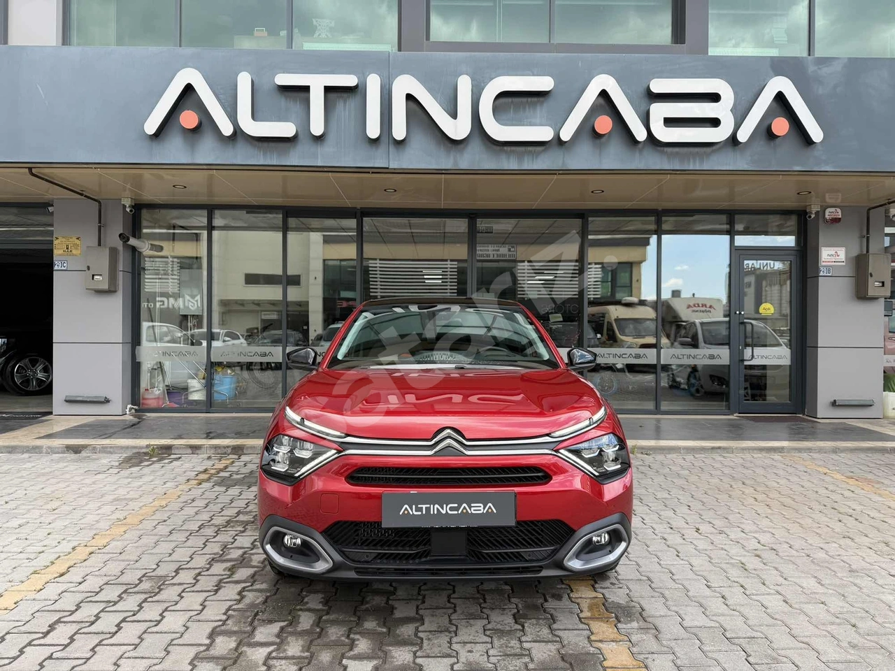 ALTINCABA'DAN 2024 CİTROEN C4 X 1.2 PURETECH SHİNE 6.500KM