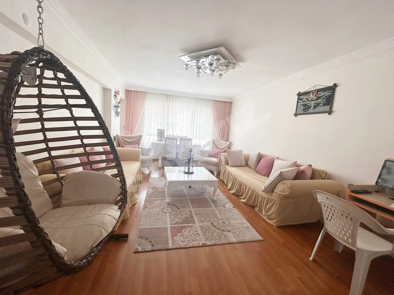 MUTLU'DA CADDE YAKINI 3+1 DAİRE