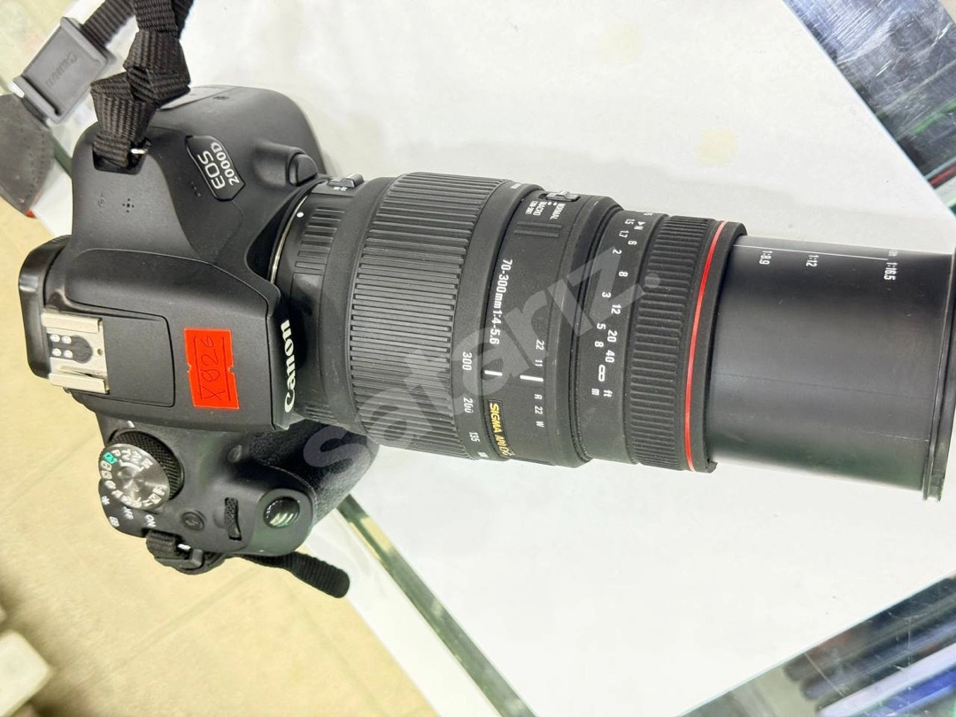 Canon EOS 2000D + Sigma APO DG 70-300mm f/4-5.6 Lens