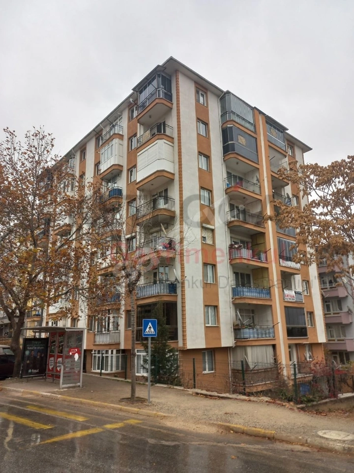 ATAPARKA YÜRÜME MESAFESİNDE MERKEZİ KONUMDA SATILIK FIRSAT 3+1