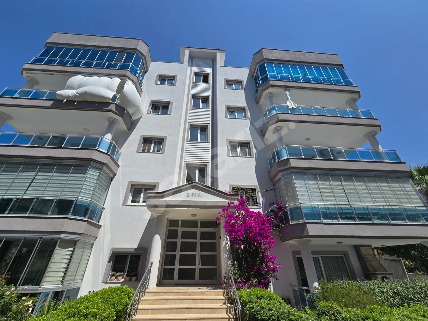 KUŞADASI EGE MAHALLESI 3+1 KIRALIK DAIRE