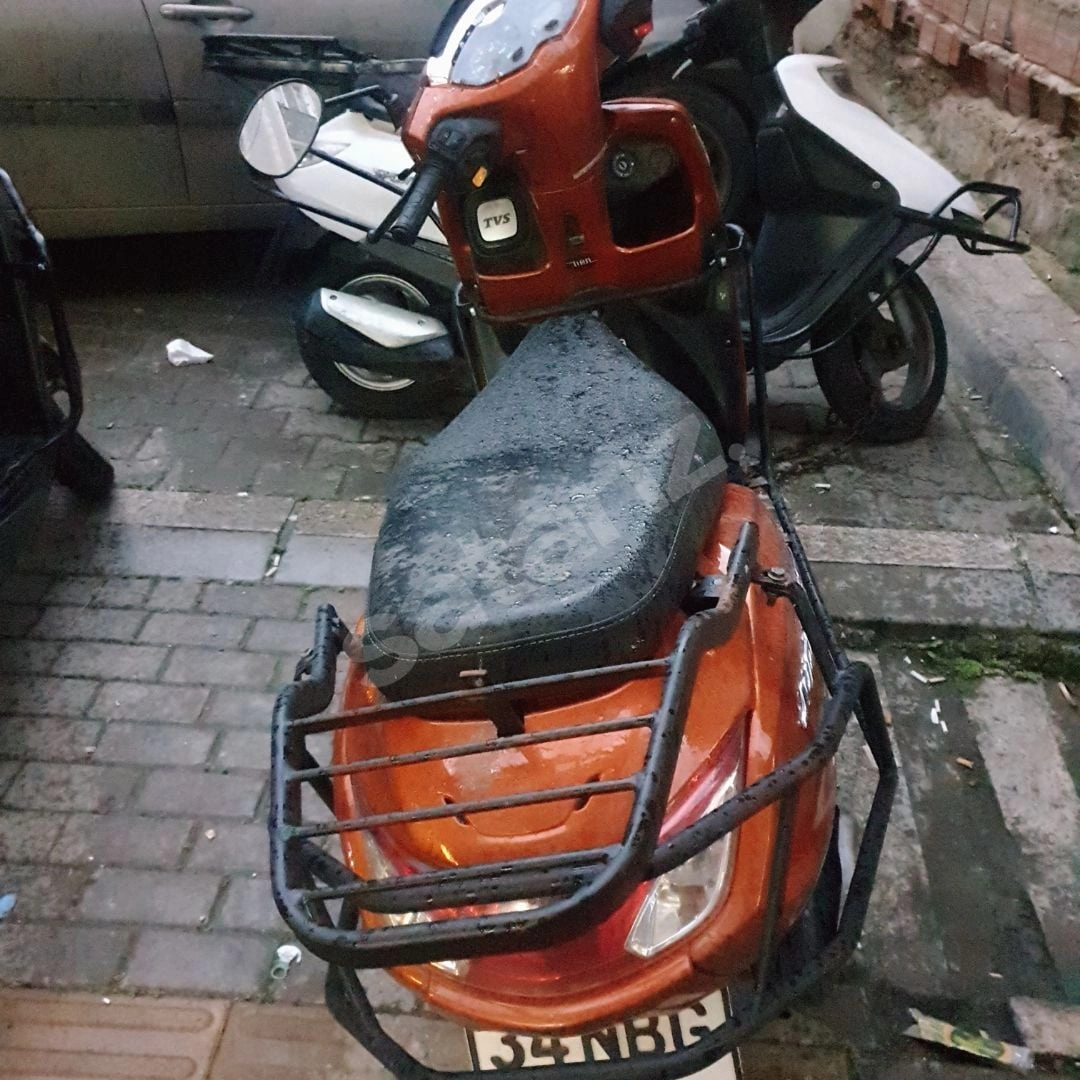 Temiz  ORANJ RENKLİ TVS JÜPİTER 125 MOTORSİKLET