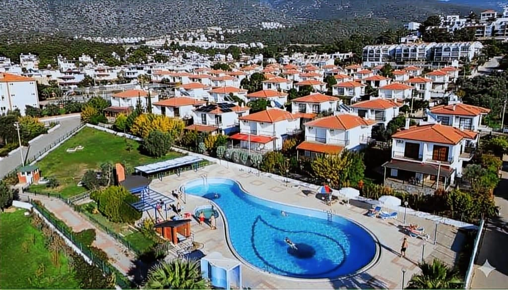 DENİZE 600 METRE MESAFEDE 4+1 TAM MÜSTAKİL HAVUZLU VİLLA