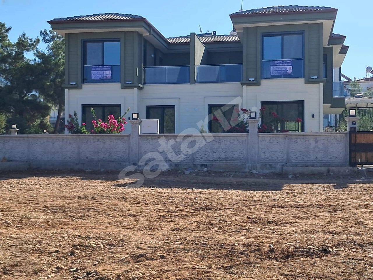 CB Zirveden Akbükün Kalbinde Sıfır 3+1 Bahçeli İkiz Villa