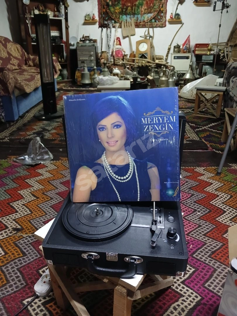 Pikap Çalar Ve Meryem Zengin Plak