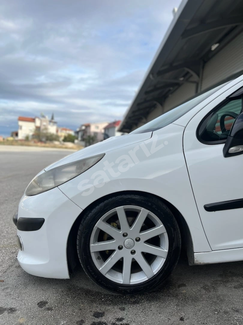 PEUGEOT 207