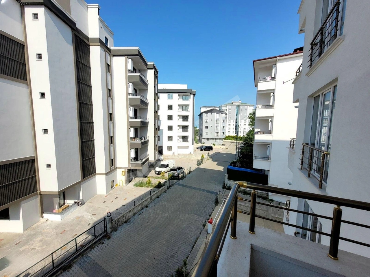 REMAX SEVCAN GÜRLEVİKTEN KÖRFEZDE SATILIK 1+1 EŞYALI DAİRE