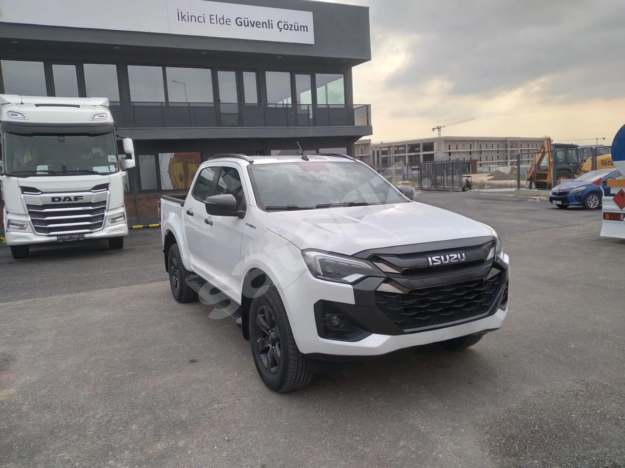 2,95 KOÇASLANLAR2'DEN ISUZU D-MAX 1.9 D V-CROSS 2025 4X4 PİCK UP