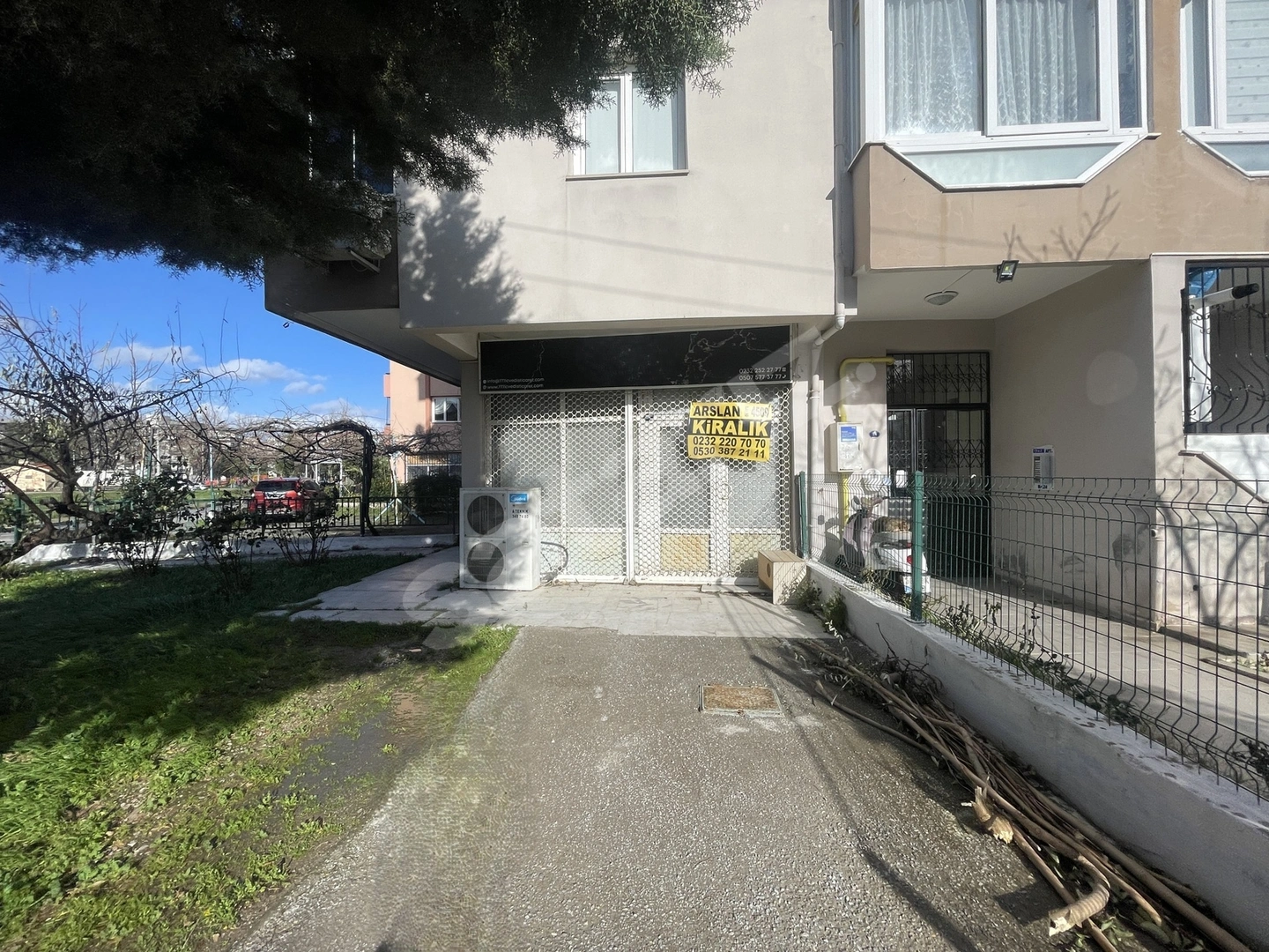 Arslan'dan Eski Kaymakamlık Yakını 3cepheli Kiralık İşyeri& Ofis