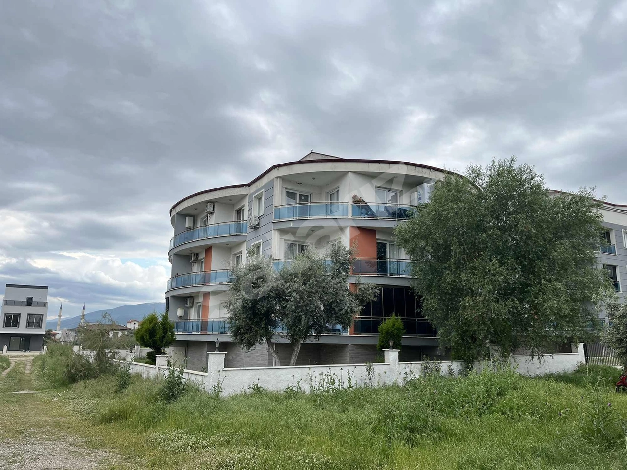 MİRAY EMLAKTAN İSABEYLİDE FULL SIFIR EŞYALI KİRALIK 1+1 DAİRE