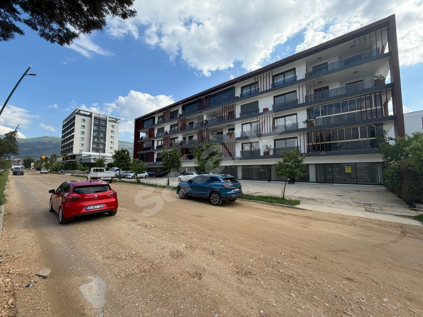 A PLUS GAYRİMENKULDEN CADDE ÜSTÜ 180 M2 KİRALIK DÜKKAN