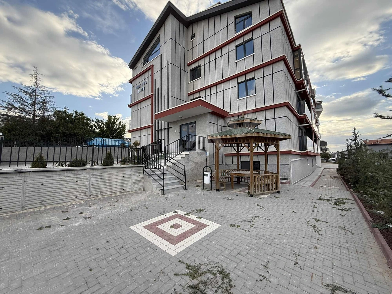 İNCEKTE JEWEL AVM YANI ÖN&GÜNEY CEPHE SİTE'DE ARAKAT ŞIK&LÜX 1+1
