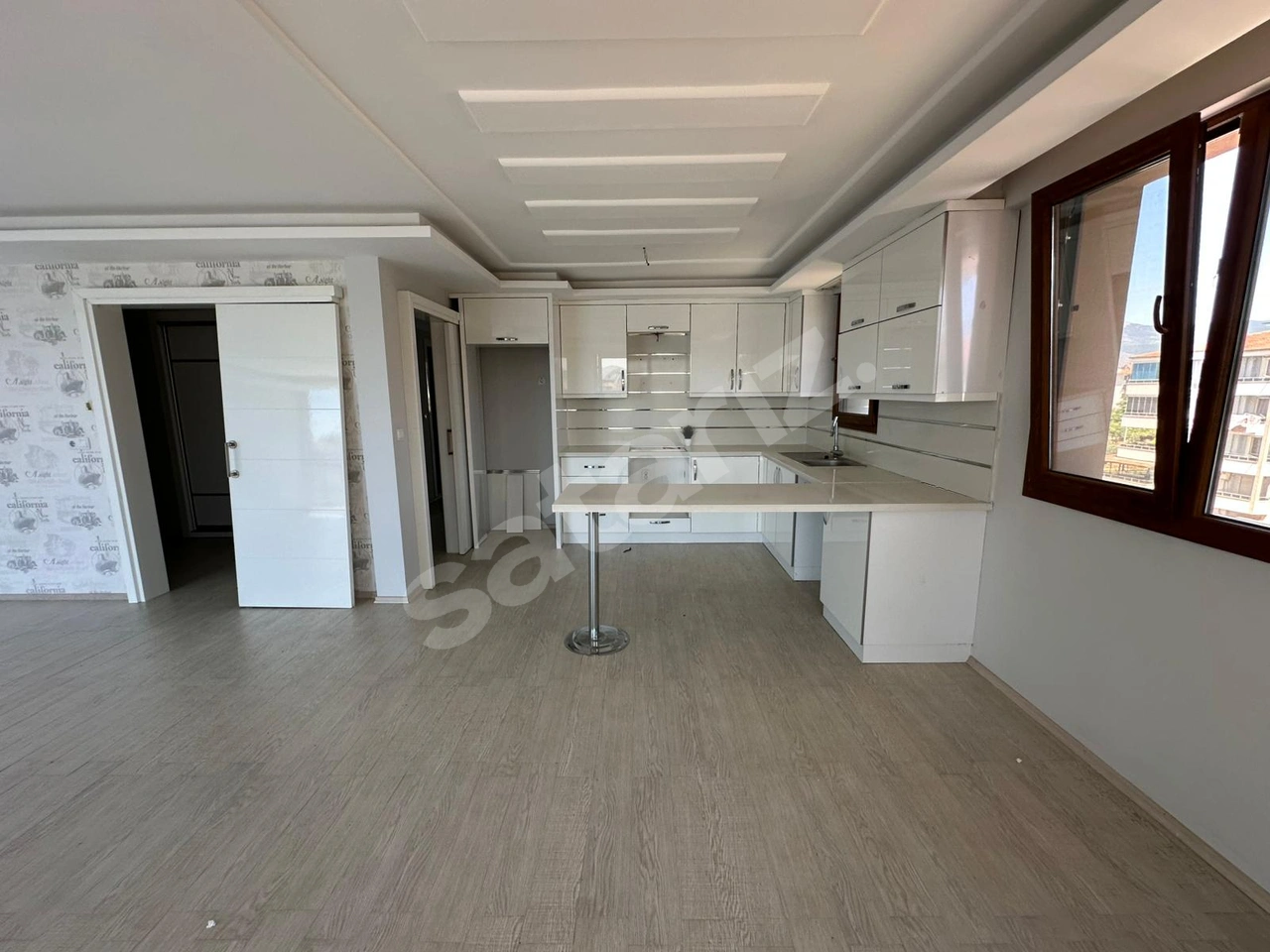 ZAFER MAHALLESİ'NDE YERDEN ISITMALI KİRALIK LÜKS DAİRE