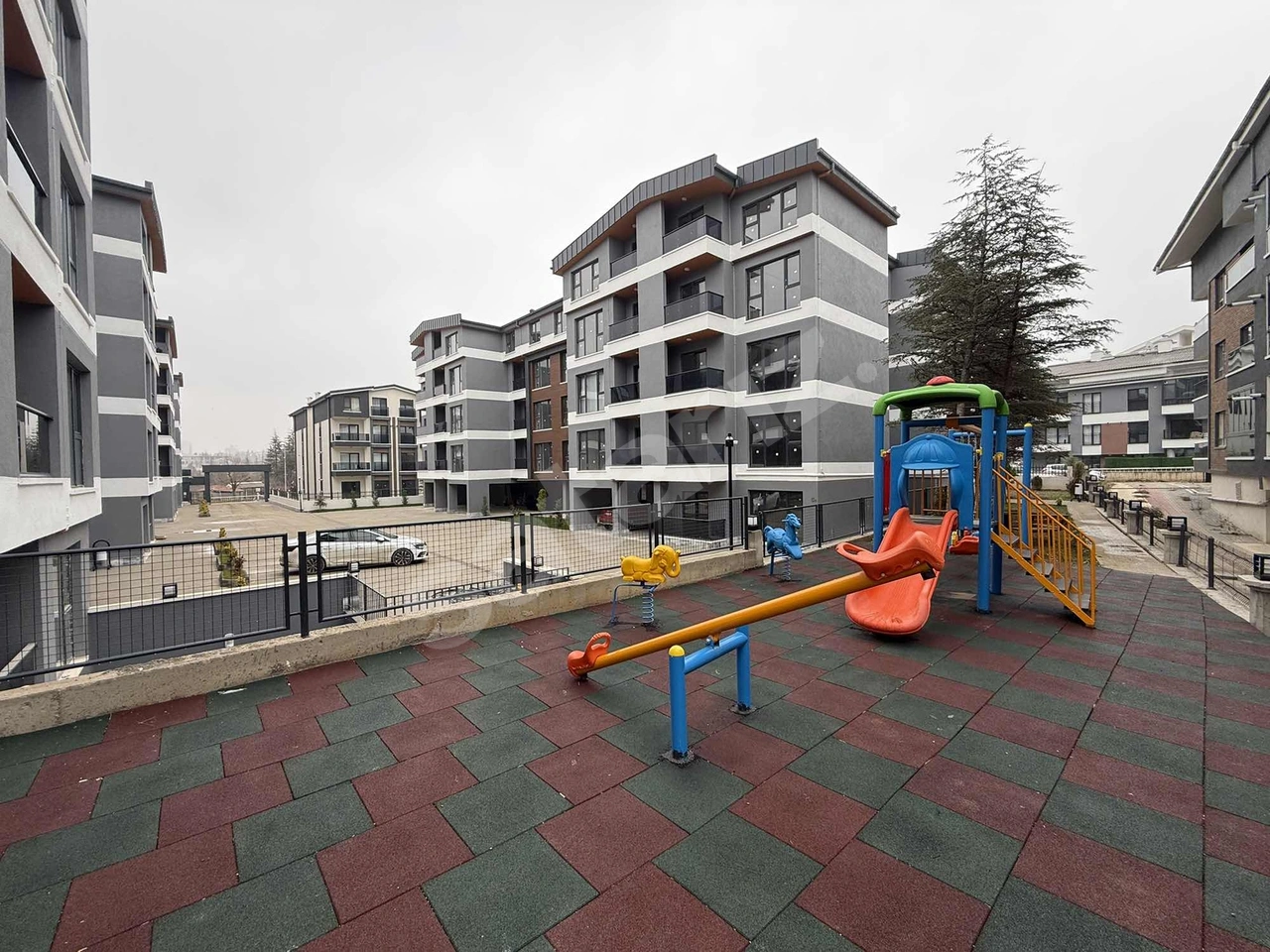 İNCEKTE GÜVENLİKLİ SİTEDE ÖN&GÜNEY CEPHE B. MUTFAK KREDİLİ DAİRE