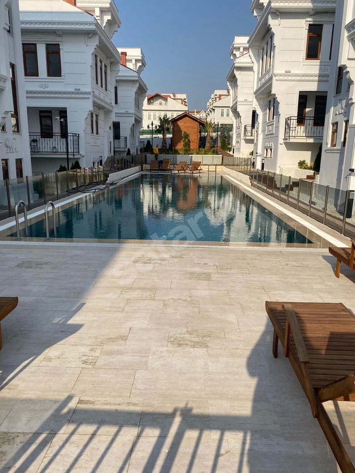 BÜYÜKÇEKMECE GÜZELCEDE SATILIK SIFIR HAVUZLU VİLLA