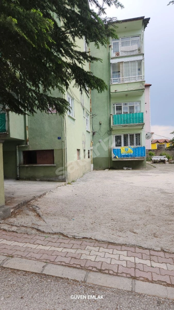 GÜVEN EMLAK'TAN SATILIK BAHÇELİEVLERDE 2+1 DOĞALGAZLI GİRİŞ KAT
