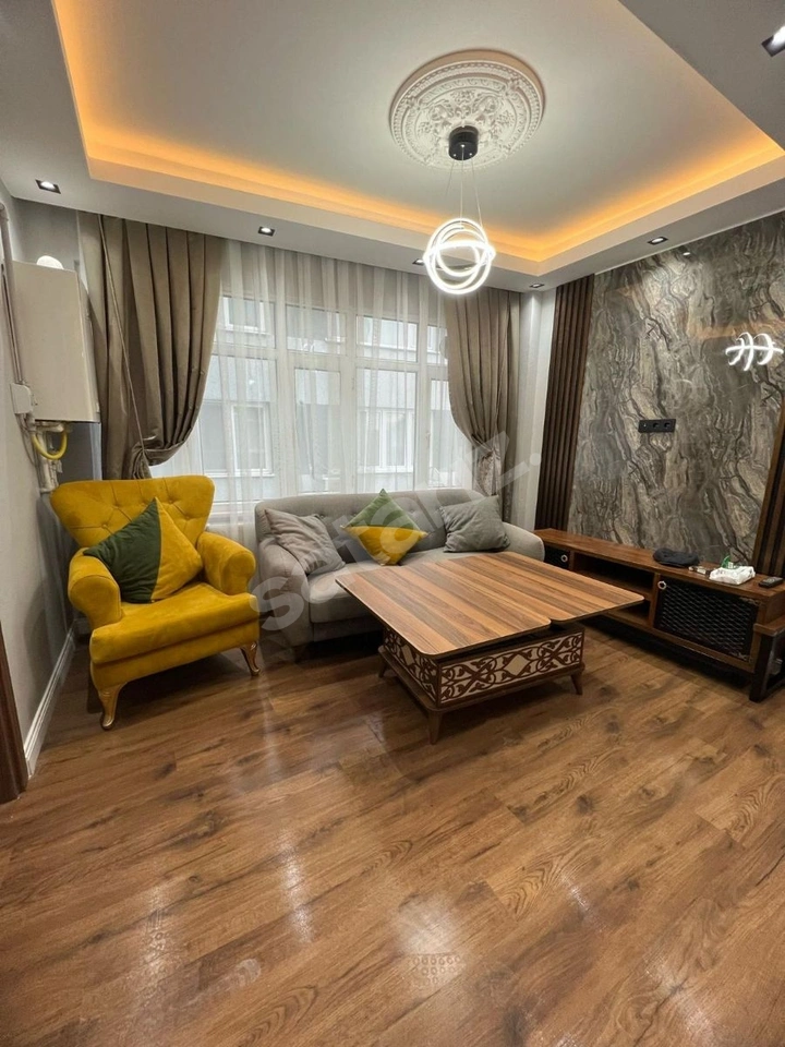 CADDE ÜSTÜ 2+1, KAT MÜLKİYETLİ, MASRAFSIZ DAİRE