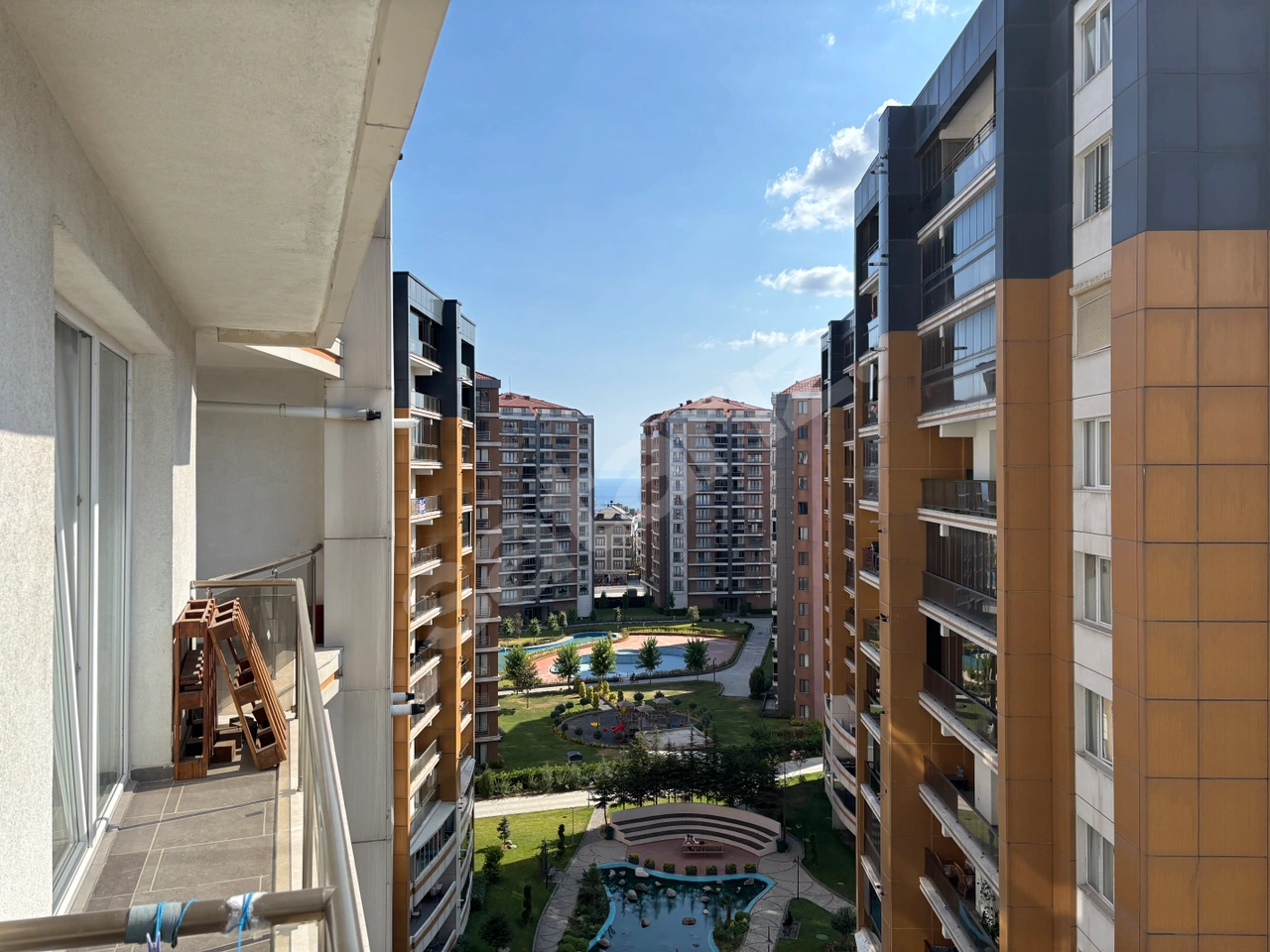 ADNAN KAHVECİ PALMİYE KONAKLARINDA SATILIK 1+1 NET 90 M2 DAİRE