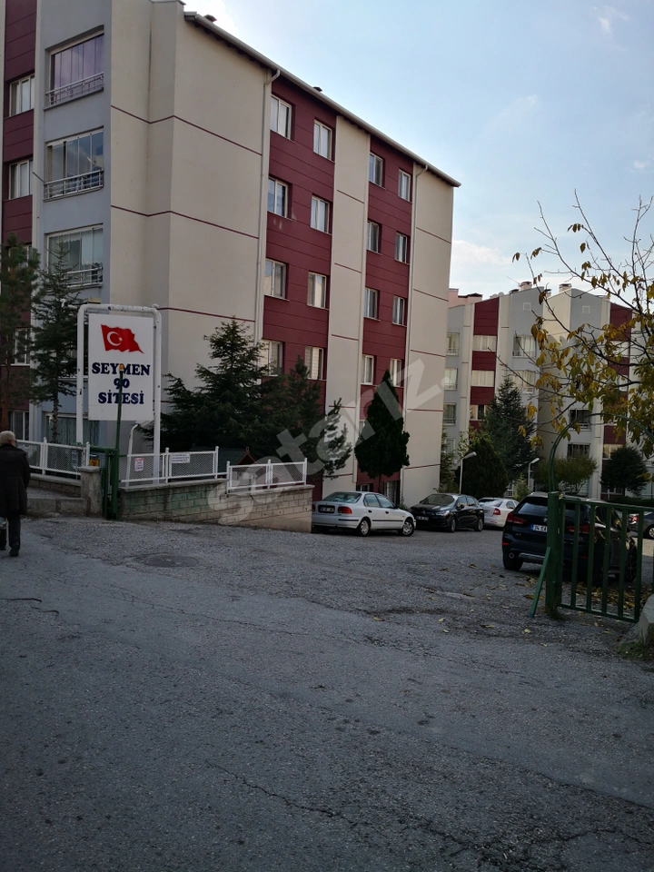 Ankara Batıkent Batısitesi’nde Masrafsız,Ara Kat,Sosyal Olanaklara Komşu Satılık 3+1 Daire