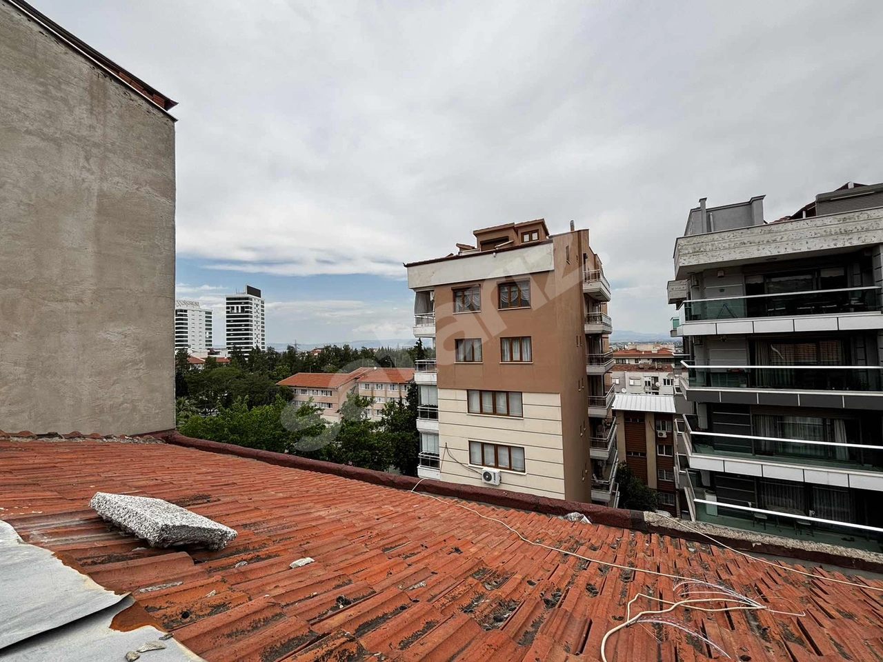 CAFELER CADDESİNDE KİRALIK 1+1 DAİRE