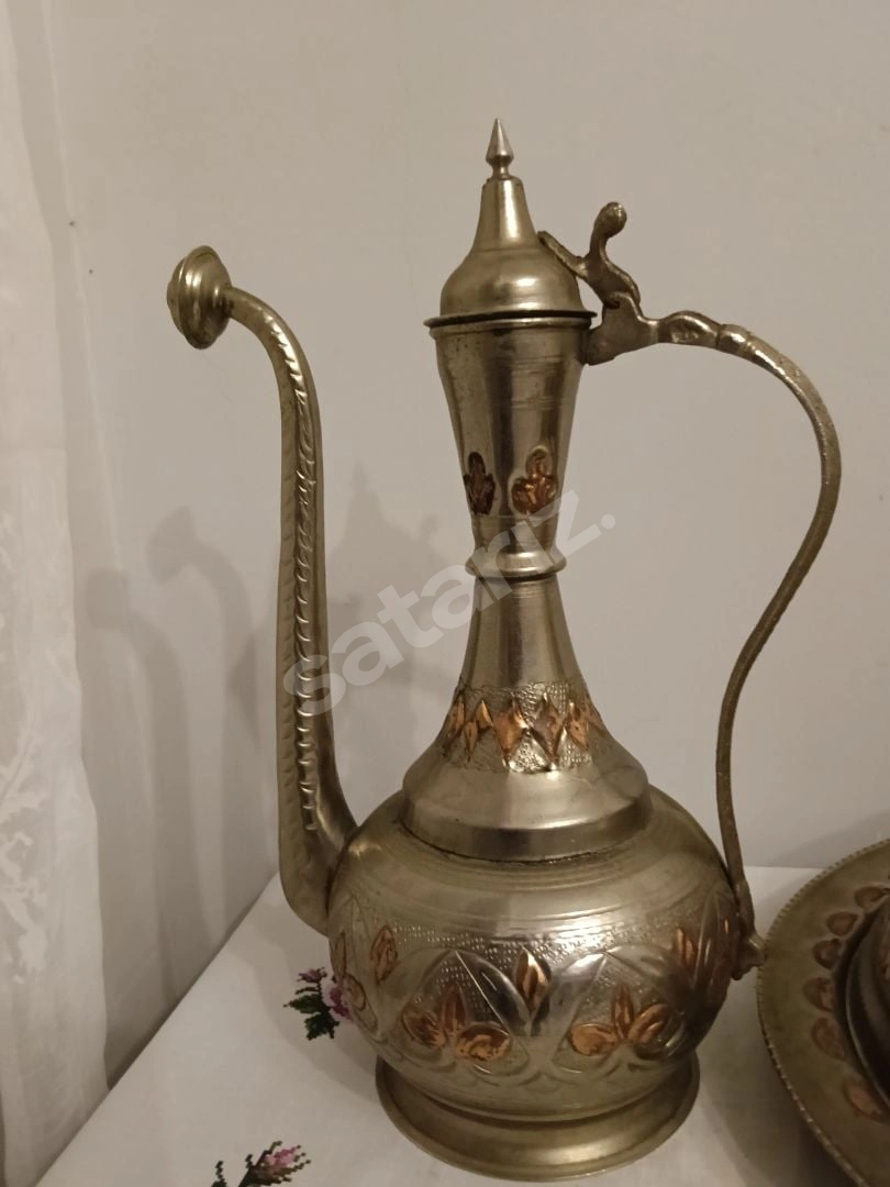 Antika İşlemeli Bakır İbrik Ve Sunum Tepsisi