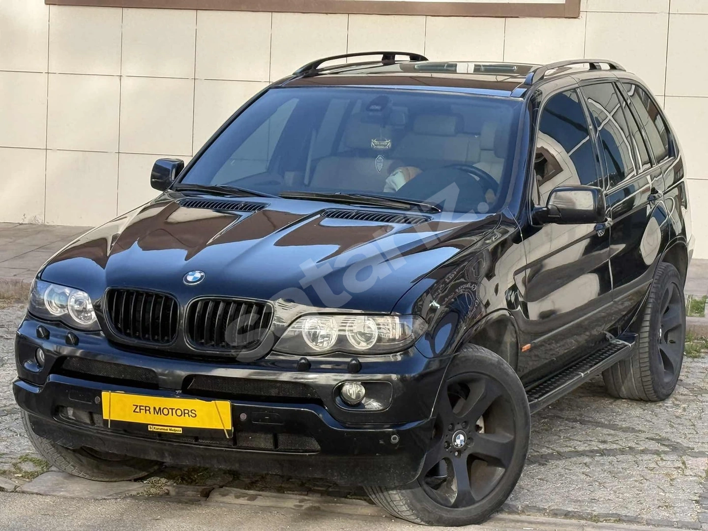ZFR MOTORS ULTRA BAKIMLI KUSURSUZ TEMİZLİKTE SİYAH X5