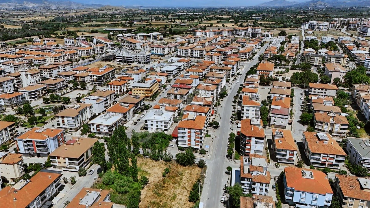PEK EMLAKTAN ATATÜRK MAH 637 m2 3 KAT İMARLI SATILIK KÖŞE ARSA