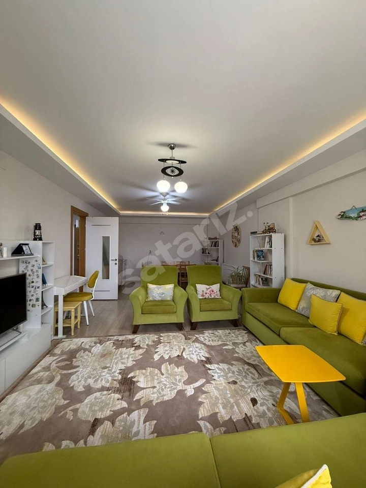 Manisa Yunusemre Cumhuriyet Mh.3+1 Havuzlu Sitede Arakat Daire