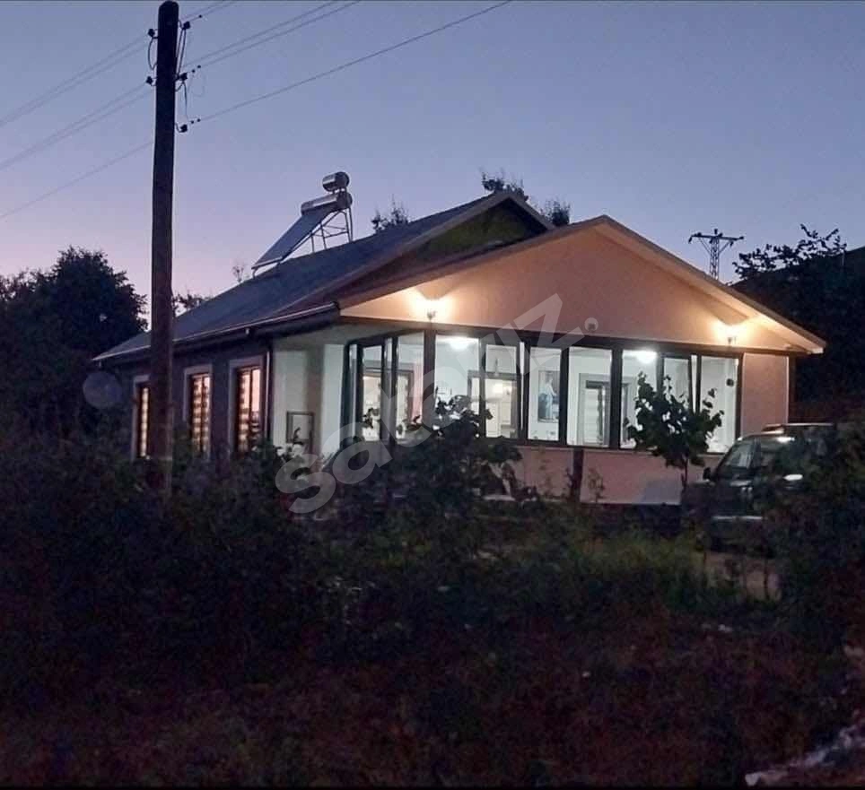 DÜZCE GÖLYAKA BAKACAK KÖYÜNDE SATILIK ARSA VE MÜSTAKİL EV